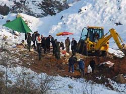 Bitlisteki kazıda 12 insan kemiği bulundu