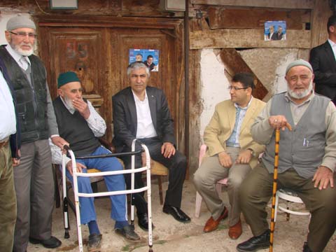 Ak Partili adaylar bir kez daha Yapraklıda 10