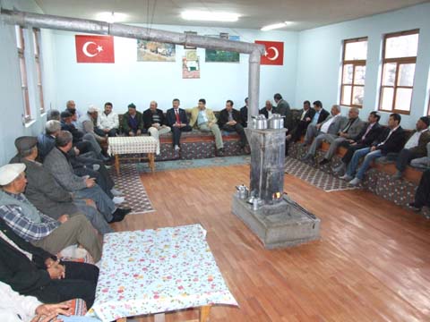 Ak Partili adaylar bir kez daha Yapraklıda 6