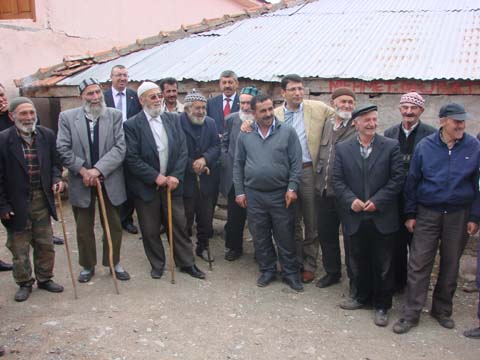 Ak Partili adaylar bir kez daha Yapraklıda 9