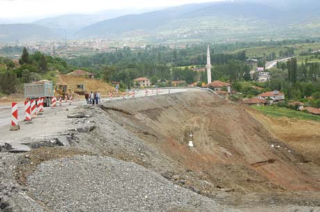İndağındaki duble yol canlı canlı kayıyor 1