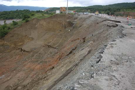 İndağındaki duble yol canlı canlı kayıyor 3