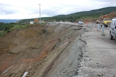 İndağındaki duble yol canlı canlı kayıyor 4