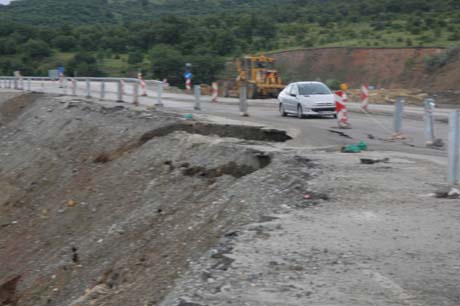 İndağındaki duble yol canlı canlı kayıyor 7