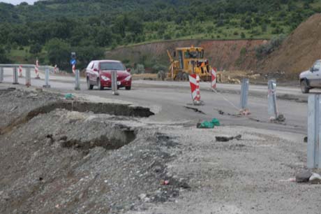 İndağındaki duble yol canlı canlı kayıyor 8