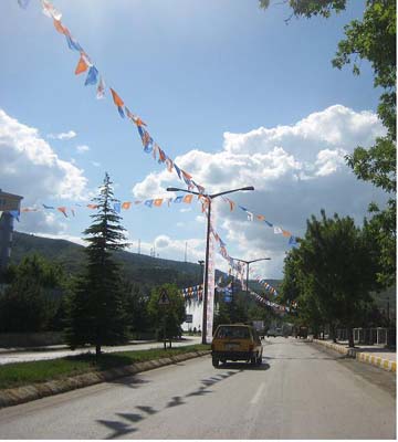 Başbakan geliyor ya, her yol paris! 3