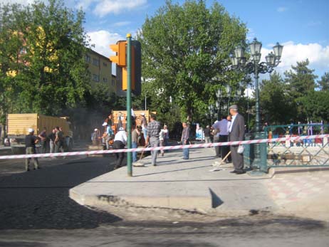 Başbakan geliyor ya, her yol paris! 5