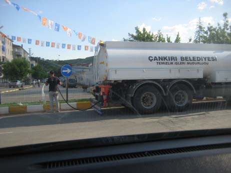 Başbakan geliyor ya, her yol paris! 8