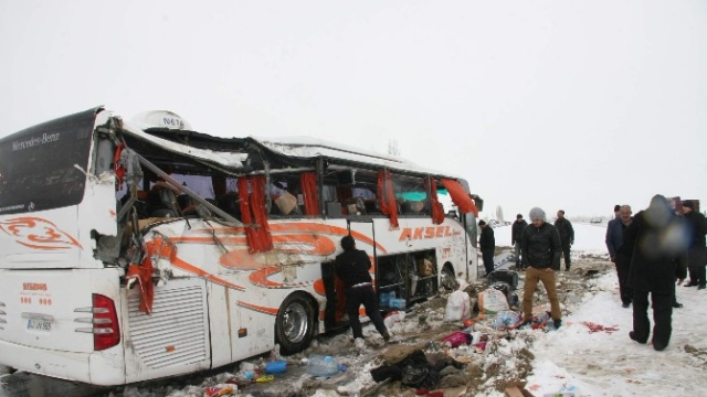 Afyonkarahisar'da otobüs kazası: 30 yaralı