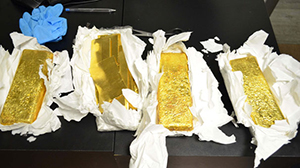 Türk uyruklu yolcunun üzerinden çıkanlar şoke etti!