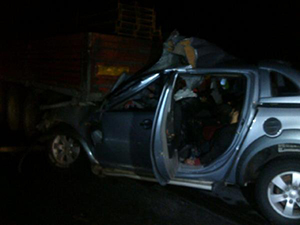 Kamyonet, TIR'a çarptı: 5 ölü, 2 yaralı