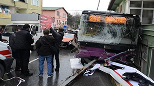 İstanbul'da kaza: 2 kişi öldü, 8 yaralı