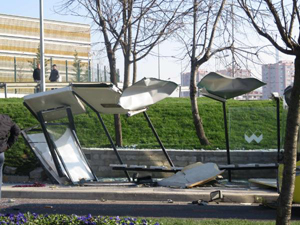 Flaş! Üsküdar'da otobüs durağa girdi: 3 ölü, 5 yaralı