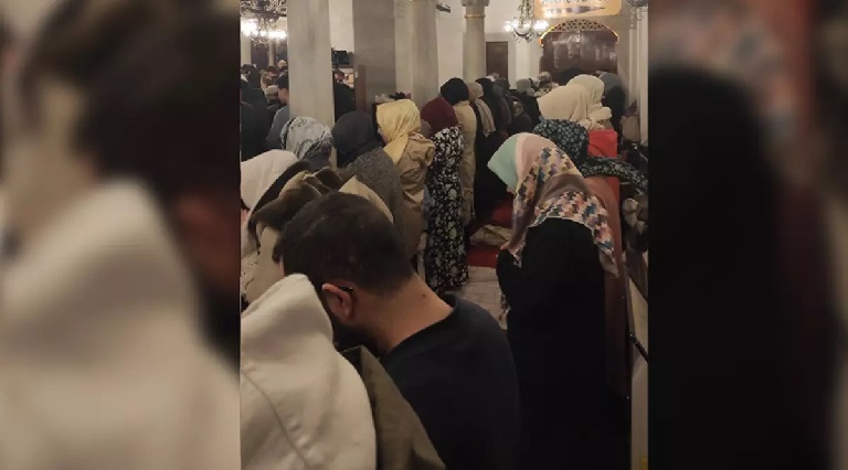 Kadınlara camide 'yanlış saf tutma' soruşturması