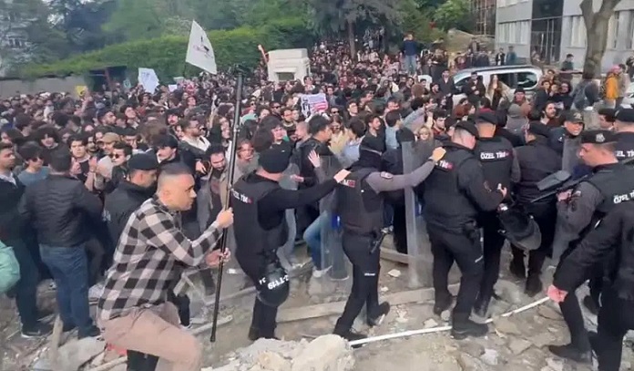 Boğaziçi Üniversitesi'nde Nureddin Yıldız protesto edildi! 97 öğrenciye gözaltı