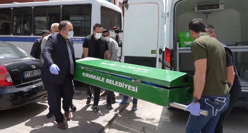 Kırıkkale'de kiracısına ulaşamayan ev sahibi buzdolabında ceset buldu