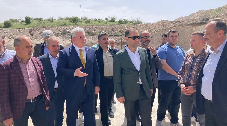 Akbaşoğlu ve Erdoğan Korgun Asfalt Plenti’ndeki çalışmaları yerinde inceledi