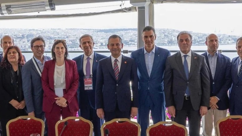 Yeni Akit'ten skandal Mansur Yavaş manşeti!