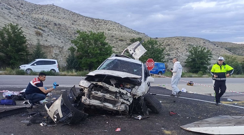 Çankırı'da kaza: Ölü ve yaralılar var