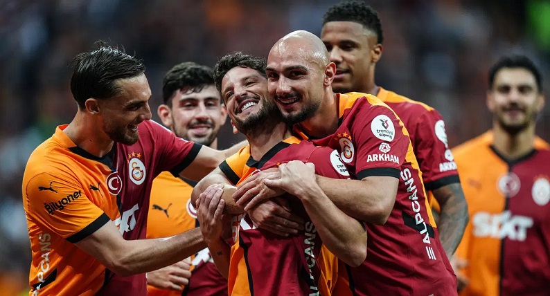 Şampiyon Galatasaray, Başakşehir'i iki golle mağlup etti!