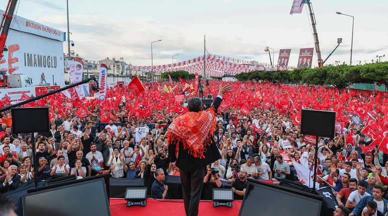 Özgür Özel'den '19 Mart' tepkisi: Darbe bu kez postalla değil, cübbeyle geldi!