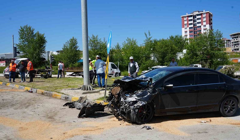 Kastamonu’da kamyonet ile otomobil çarpıştı: 3 yaralı