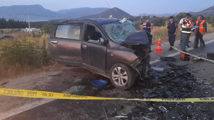 İzmir'de zincirleme trafik kazası: 5 ölü, 2 yaralı