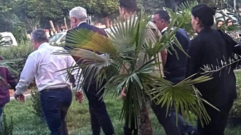 AKP'li Ensarioğlu 'rüşvetçiyle' buluştu, İl Başkanı mekanı terk etti