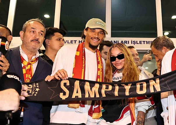 Galatasaray'ın yeni transferi Leroy Sane İstanbul'da