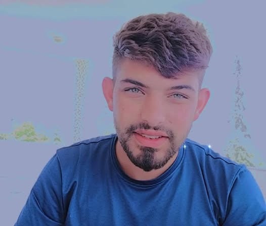 Antalya’da demir profil yüklü TIR devrildi: Sürücü can verdi