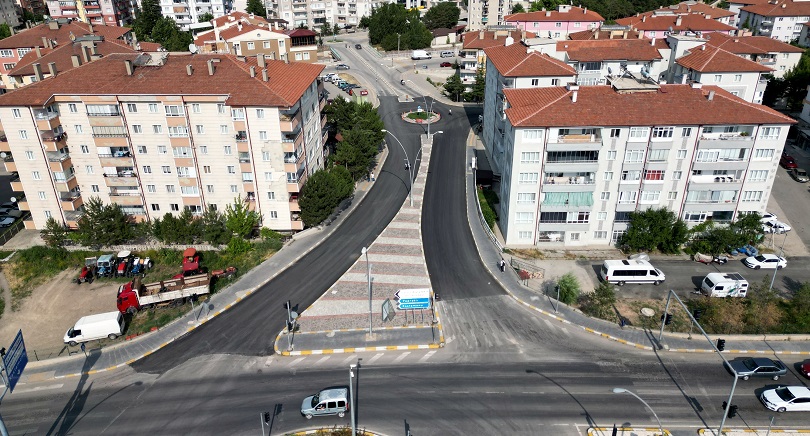 Çankırı'da iki kavşak arasına 400 ton asfalt serimi gerçekleştirildi