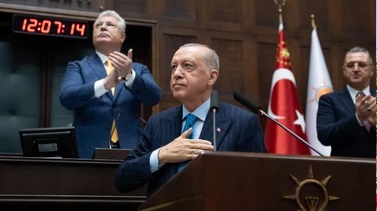 M. Emin Akbaşoğlu'nun yeni ünvanı 'Alkışçıbaşı' (!)