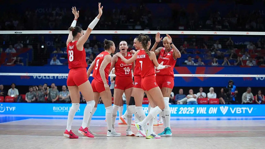 Dominik'e geçit yok! Filenin Sultanları set vermeden zafere uçtu