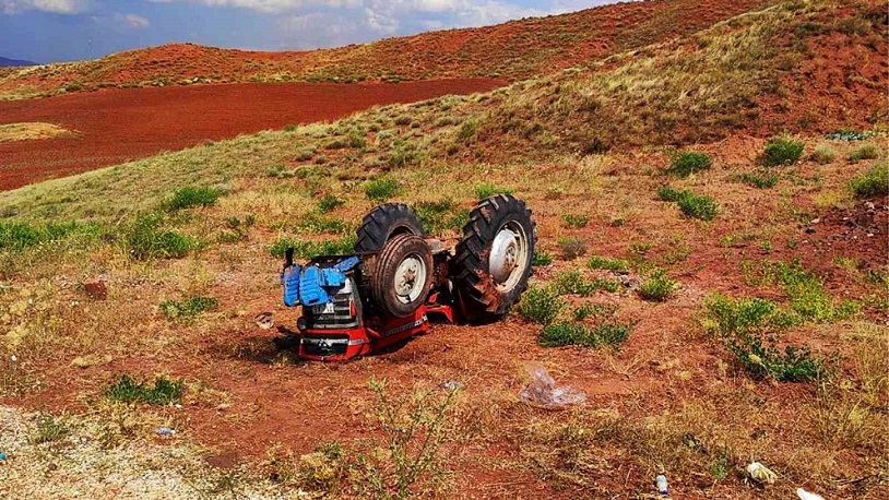 Kırıkkale’de traktör kazası: Sürücü hayatını kaybetti, eşi ağır yaralandı