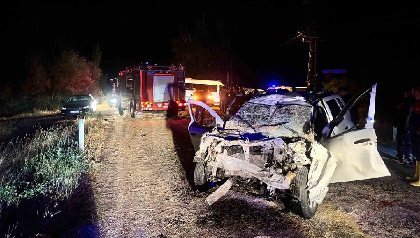 Çorum'da traktör römorkuna çarpan cip hurdaya döndü: 2’si ağır 6 yaralı