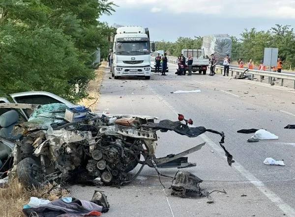 Balıkesir'de feci kaza: 4 can kaybı