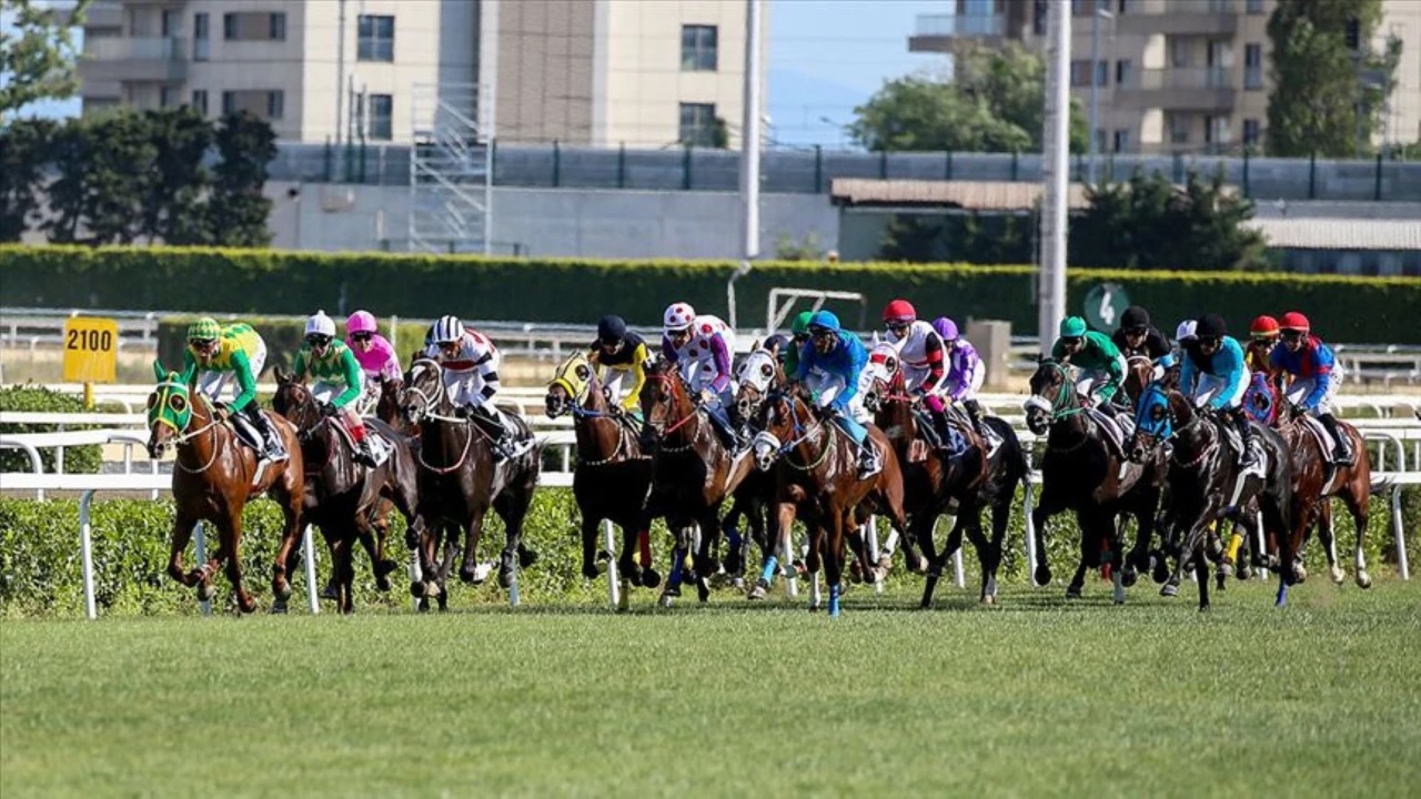 Atatürk'ün armağanı Gazi Koşusu'nun galibi Cutha ile Ahmet Çelik oldu