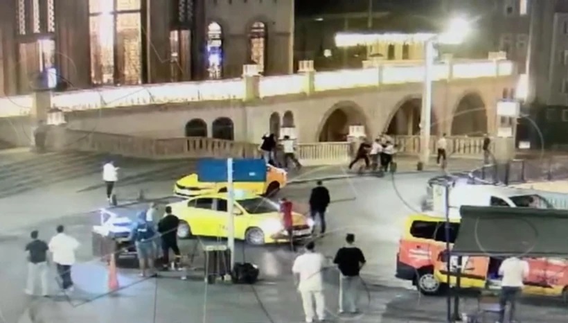 İstanbul'un göbeğinde vahşet: Önce laf attı, sonra arkadaşlarını çağırıp öldürdü