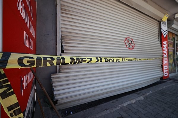 Mersin'de esrarengiz olay: Oto yıkamacıda 4 kişinin cansız bedeni bulundu