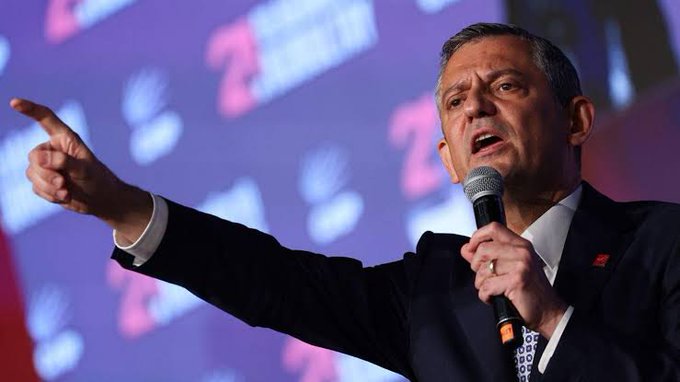 Özgür Özel'den son operasyona tepki: '9 dalga değil, 99 dalga yapsanız da...'