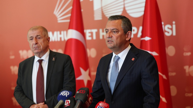 Zafer Partisi Genel Başkanı Ümit Özdağ'dan CHP'ye ziyaret