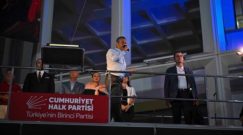 Antalya Muhittin Böcek için ayakta! CHP lideri Özgür Özel on binlere seslendi