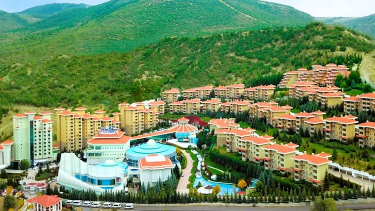 AKP’nin kamp yaptığı otel Aziz İhsan Aktaş’ın ortağının