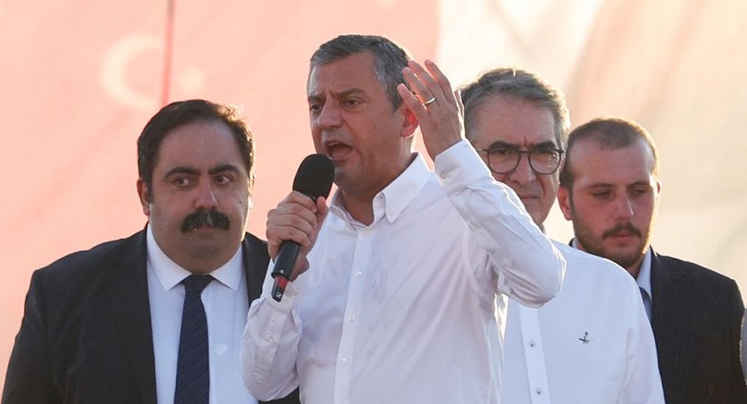 Özgür Özel, 'gecenin sürprizi' diyerek anket sonuçlarını açıkladı