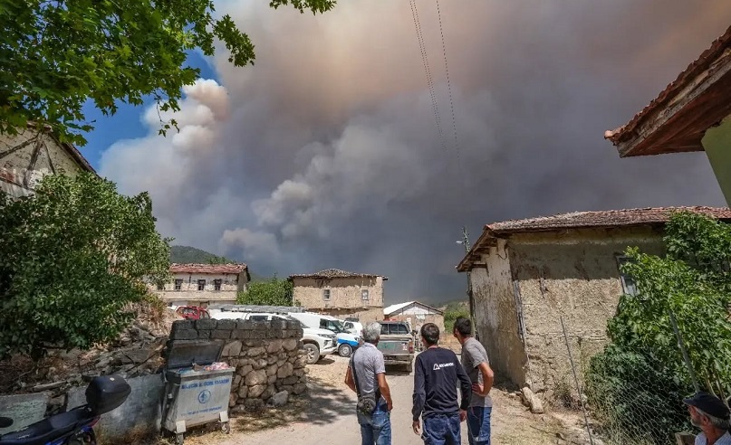 Korkulan oluyor! Geyve'den başlayan orman yangını Bilecik'e sıçradı