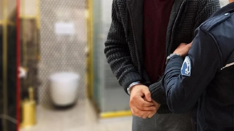 Rize İl Milli Eğitim Müdürü'nün özel tuvalet haberi gazetecileri gözaltına aldırdı