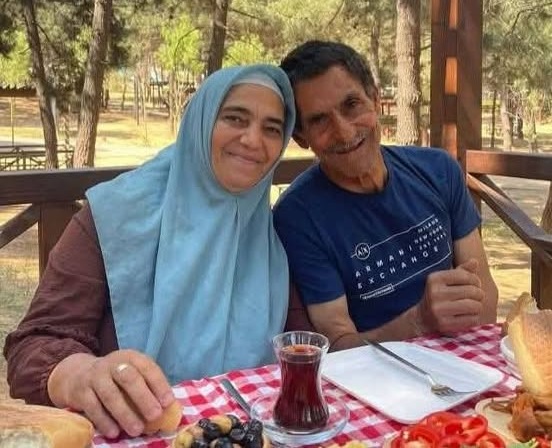 İstanbul'da aile katliamı: Anne ve babasını bıçakla öldürdü!