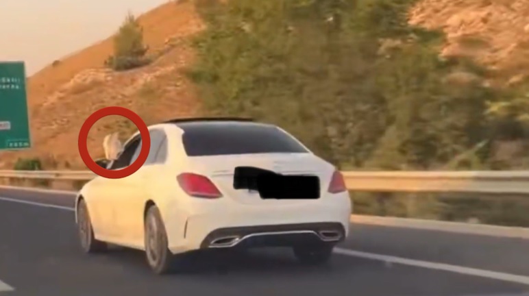 Ayakları dışarıda çakarlı araç kullanan kişi 'başsavcı' çıktı