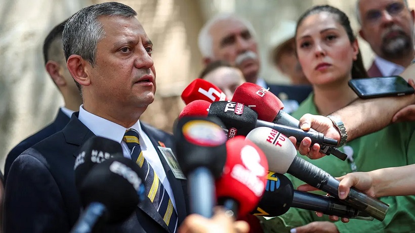 Özgür Özel'den Erdoğan'a sert tepki: Ağzını açmasa iyi olur