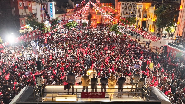 Aksaray'da on binler 'Millet İradesine Sahip Çıkıyor' mitinginde! Özgür Özel konuştu